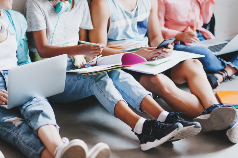 Le collège Émile Zola recrute !